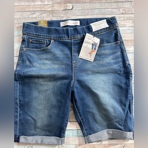 Levi’s Tummy Control Bermuda Shorts